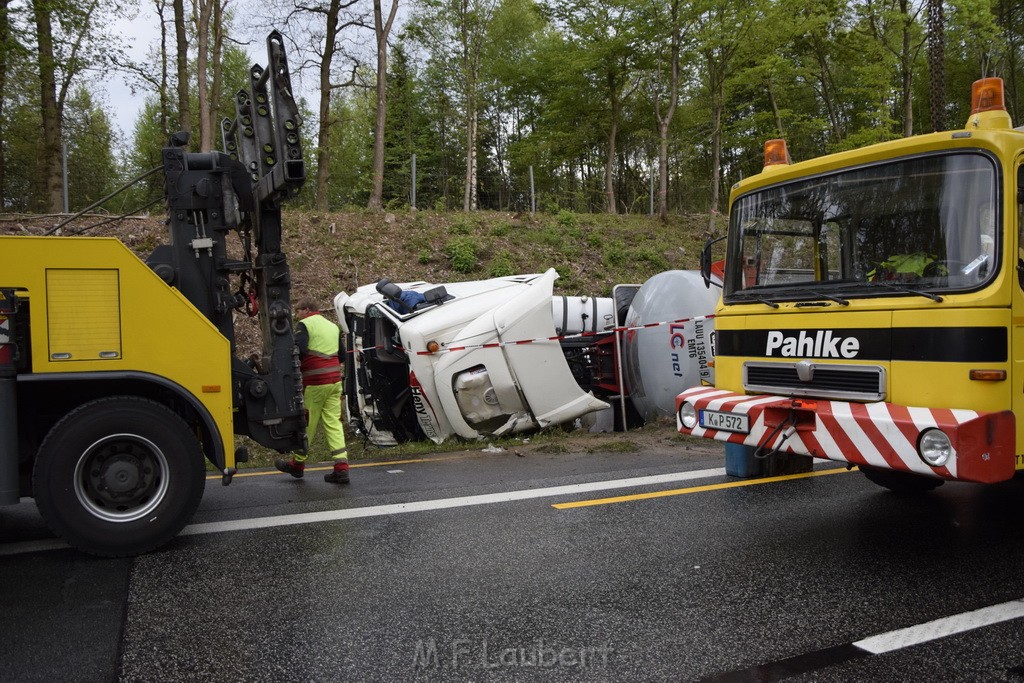 VU Gefahrgut LKW umgestuerzt A 4 Rich Koeln Hoehe AS Gummersbach P274.JPG - Miklos Laubert